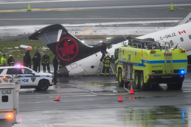 2 LaGuardia air traffic controllers left work hour early before deadly crash